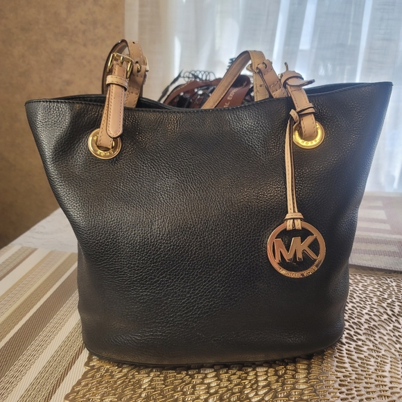 Michael Kors Handbags - Michael Kors tote leather bag